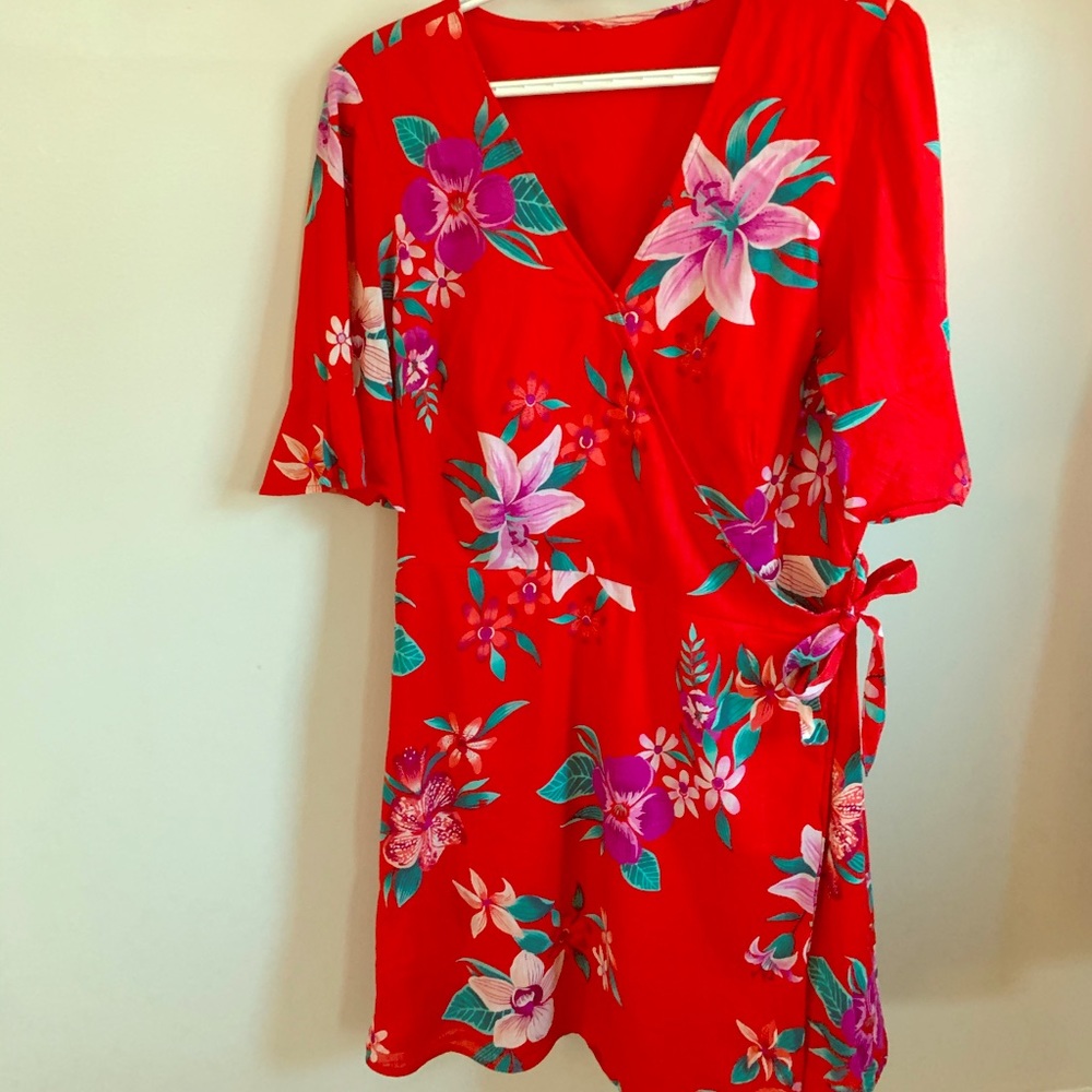 *SOLD*. Adorable EUC wrap dress.
